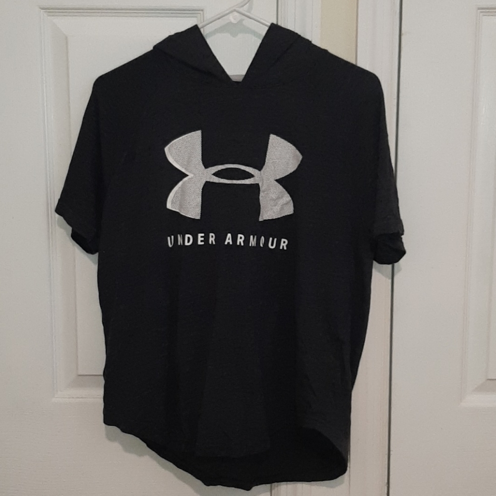 Under Armour top